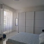 House 13 In Apartment