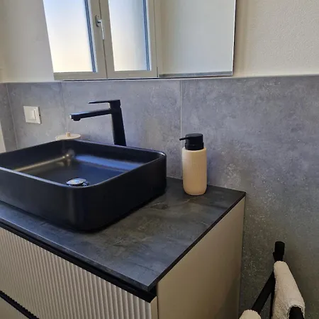 Lägenhet House 13 In