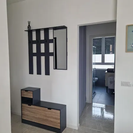 House 13 In Apartman Cernobbio